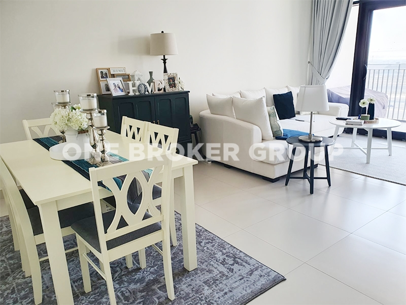 Bright &amp; Spacious Villa | Landscaped Garden | 2 Bed + Study | Near Park and Pool